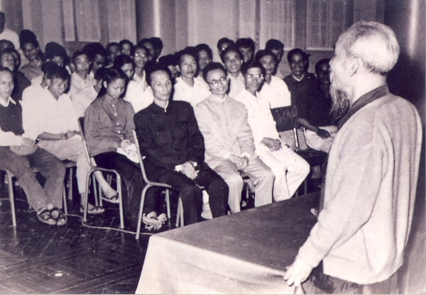 Applying Ho Chi Minh’s thoughts to present cadre training and fostering