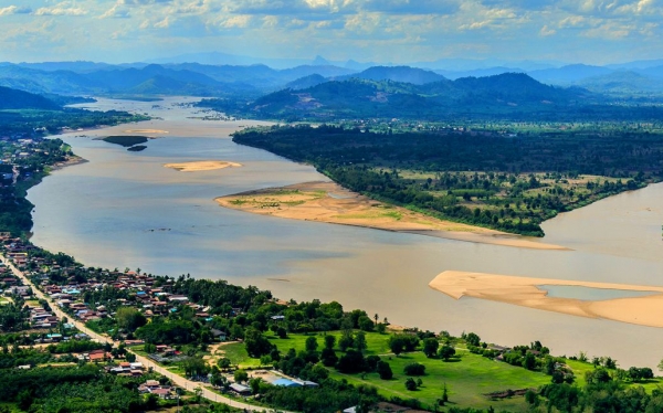 Cooperation activities for water resources development in Mekong River basin of International Mekong River Commission: Realities and challenges to Vietnam