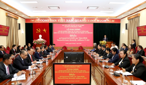Tăng cường hợp tác Việt Nam - Lào về đào tạo, bồi dưỡng cán bộ                                                              