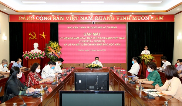 Báo cáo công tác báo chí, xuất bản của Học viện tại buổi gặp mặt kỷ niệm 96 năm Ngày Báo chí cách mạng Việt Nam (21/6/1925 – 21/6/2021)