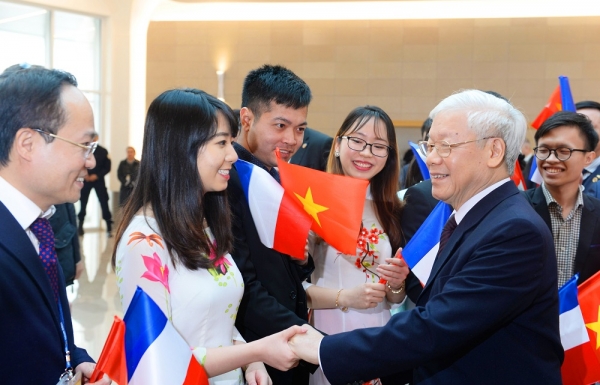 Phát huy nguồn lực trí thức người Việt Nam ở nước ngoài trong quá trình xây dựng Chính phủ kiến tạo